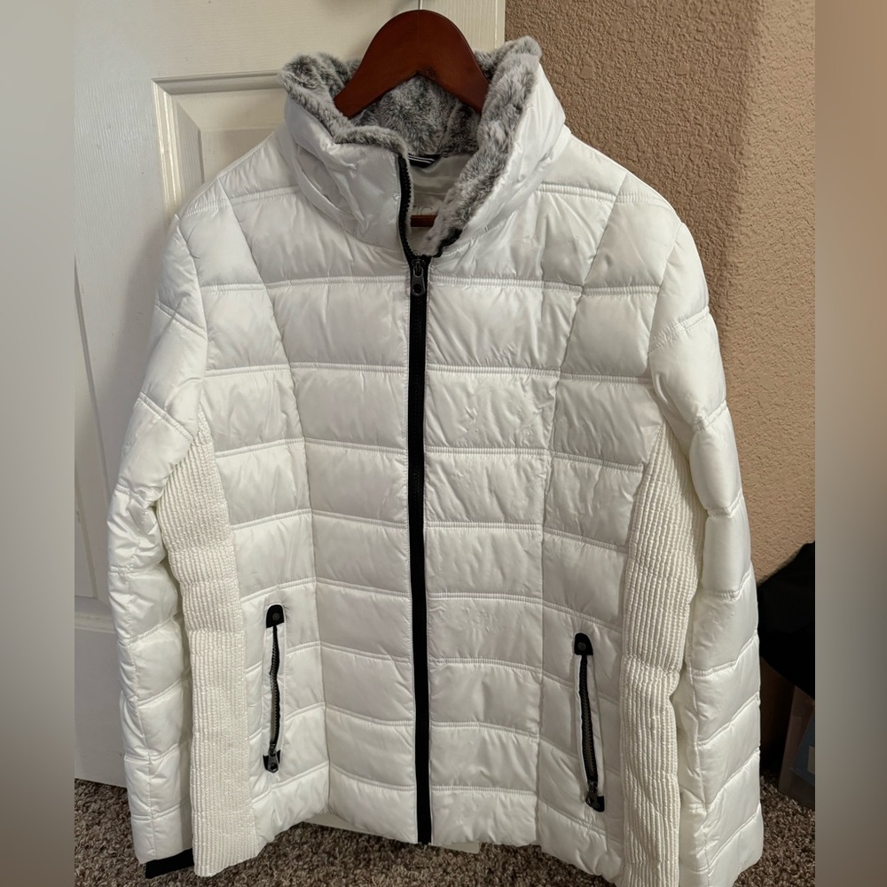 Náutica women’s puffer jacket. Size XL. White. New.